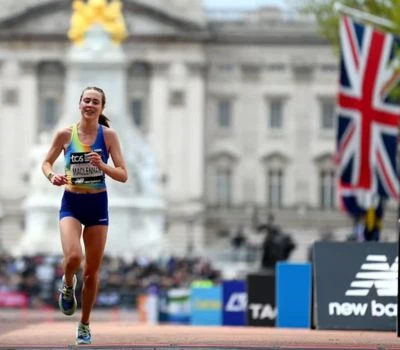 Risg Anaf Marathon Traed Fflat: Pam fod angen Sganio Traed 3D a Mewnwadnau Personol ar redwyr Mar...